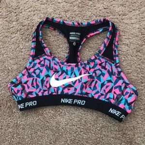 Girls Nike pro sports bra